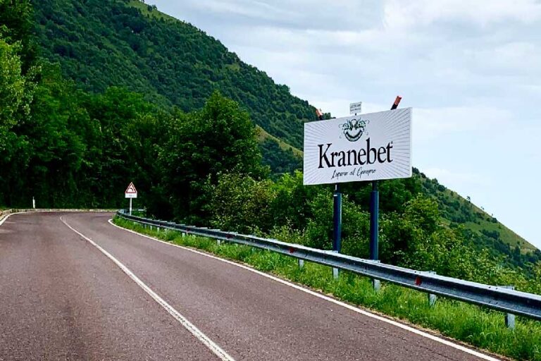 Cartello pubblicitario stradale Kranebet