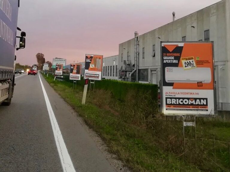 Pubblicit&agrave; itinerante con cavalletti: Bricoman