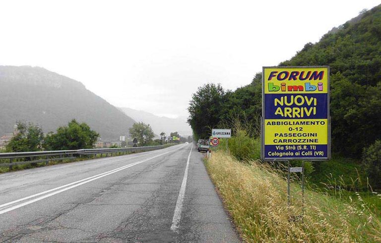 Pubblicit&agrave; itinerante con cavalletti: Forum Bimbi