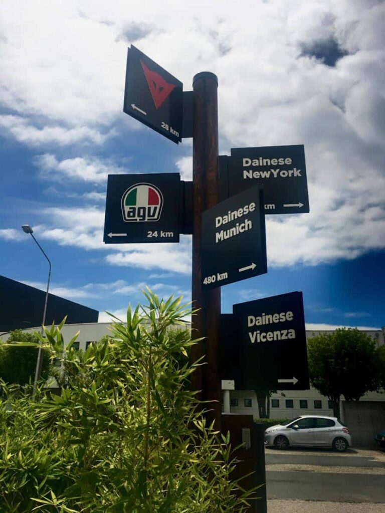 Segnaletica aziendale Dainese