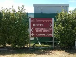 Segnaletica-Viest-Hotel-Leodari-Pubblicita-Vicenza