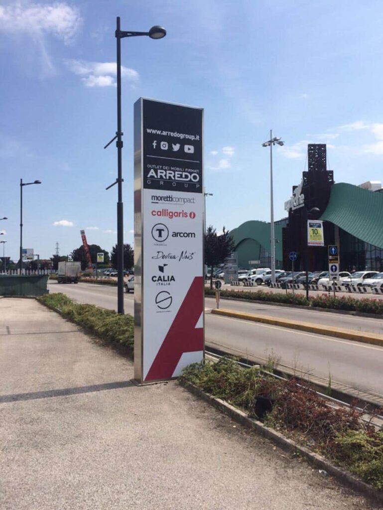 Totem 17 Totem-Arredogroup-Leodari-Pubblicita-Vicenza