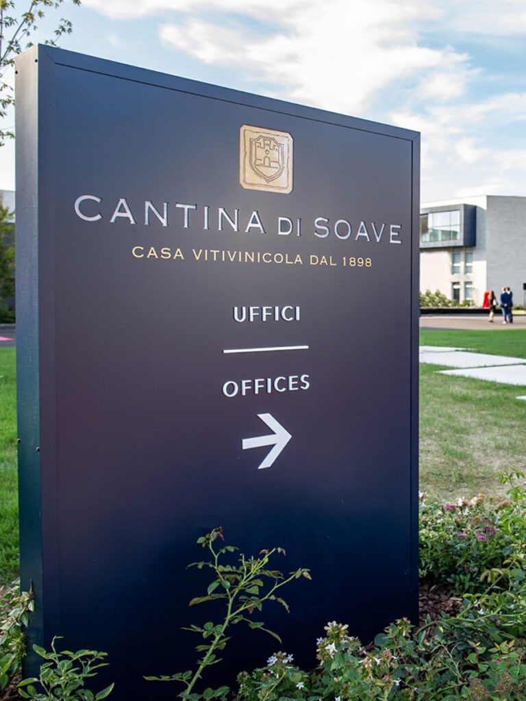 Totem 11 Totem-Cantinasoave-Leodari-Pubblicita-Vicenza