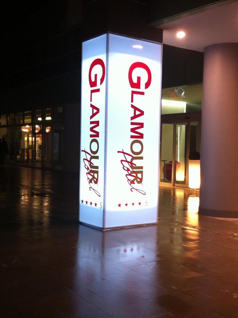 Totem 31 Totem-Glamour-Hotel-Leodari-Pubblicita-Vicenza