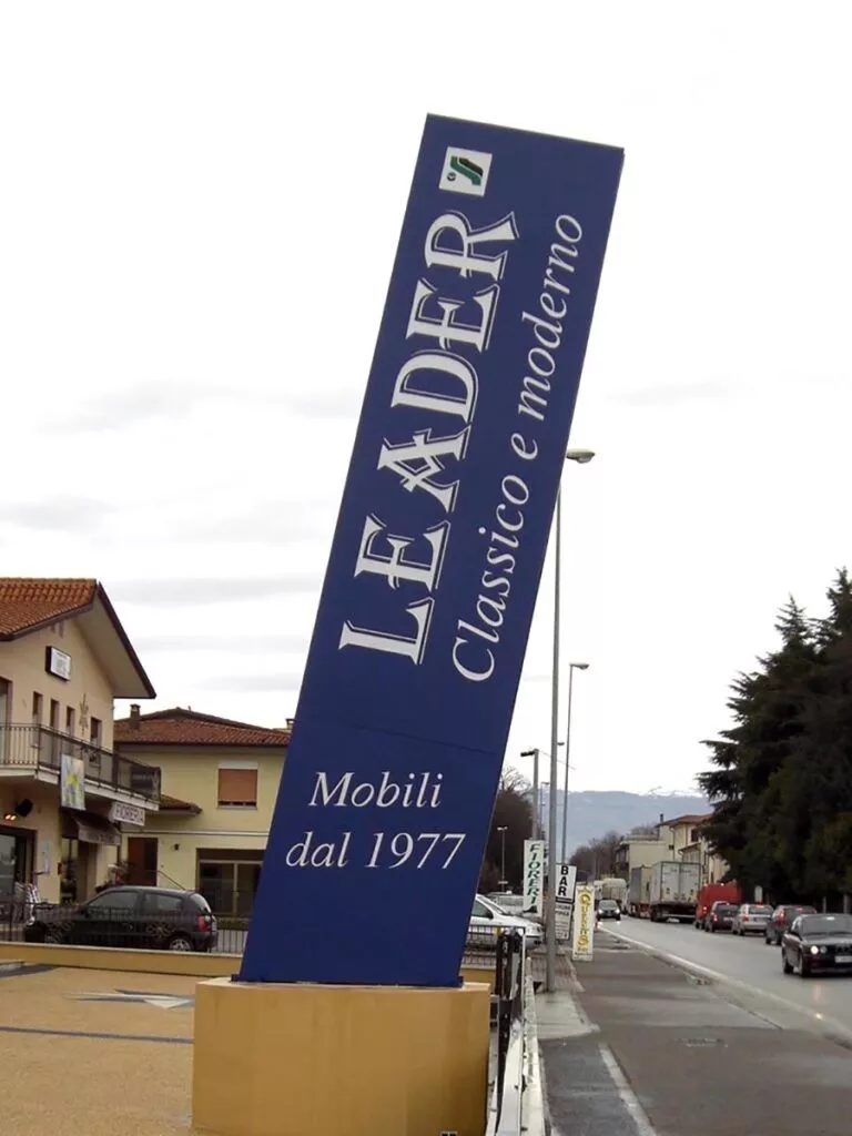 Totem-Leader-Leodari-Pubblicita-Vicenza