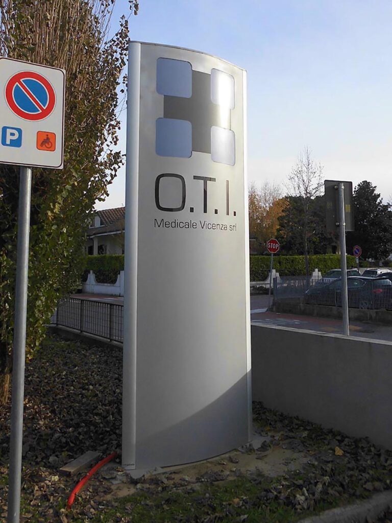 Totem 49 Totem-Oti-Leodari-Pubblicita-Vicenza