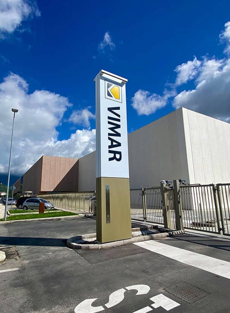 Totem pubblicitario Vimar