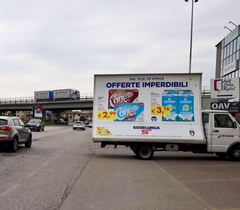Pubblicit&agrave; itinerante Esselunga