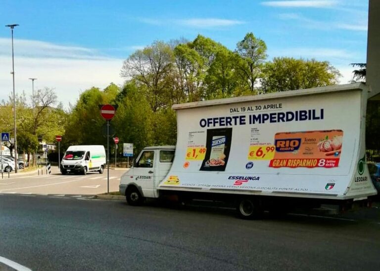 Pubblicit&agrave; itinerante Esselunga