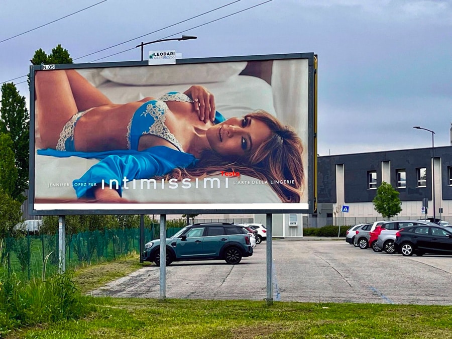 Affissioni 1 Affissione 6X3M Via Del Commercio