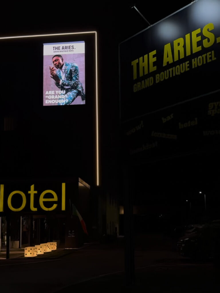 Display LED pubblicitario 6x4 m, The Aries