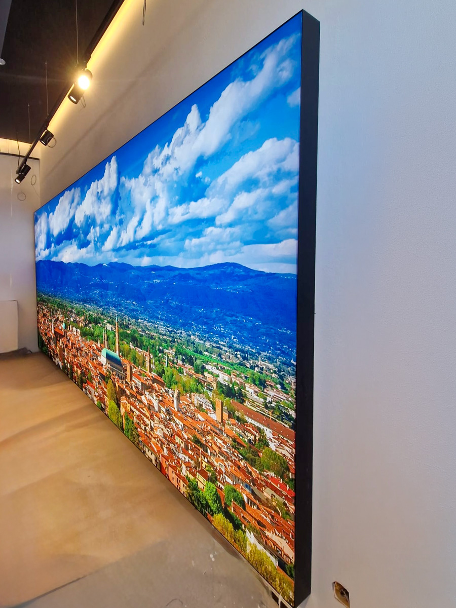 Allestimenti 4 Schuco Vicenza - Light Box In Dim. 5X2,30 Mt