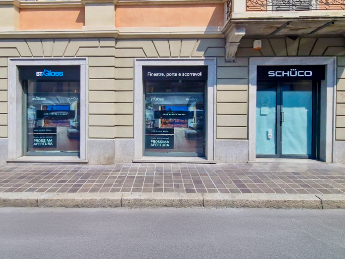 Insegne 7 Schuco Monza - Insegne Scatolate Traforate Luminose Con Lettere In Massello Spess. 10 Mm